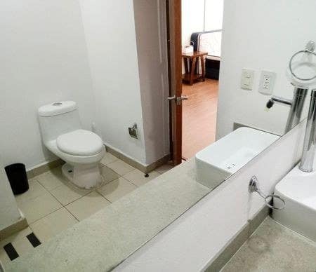 Baño del departamento en Conjunto Umbral