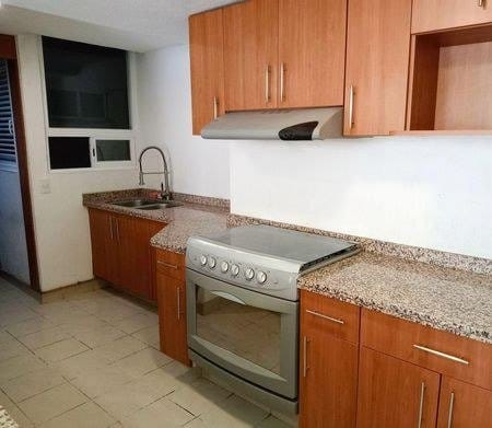 Cocina integral con estufa y horno en Conjunto Umbral