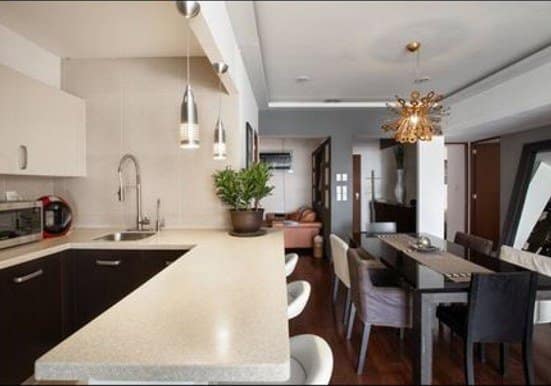 Cocina y comedor del departamento en Grand Tower