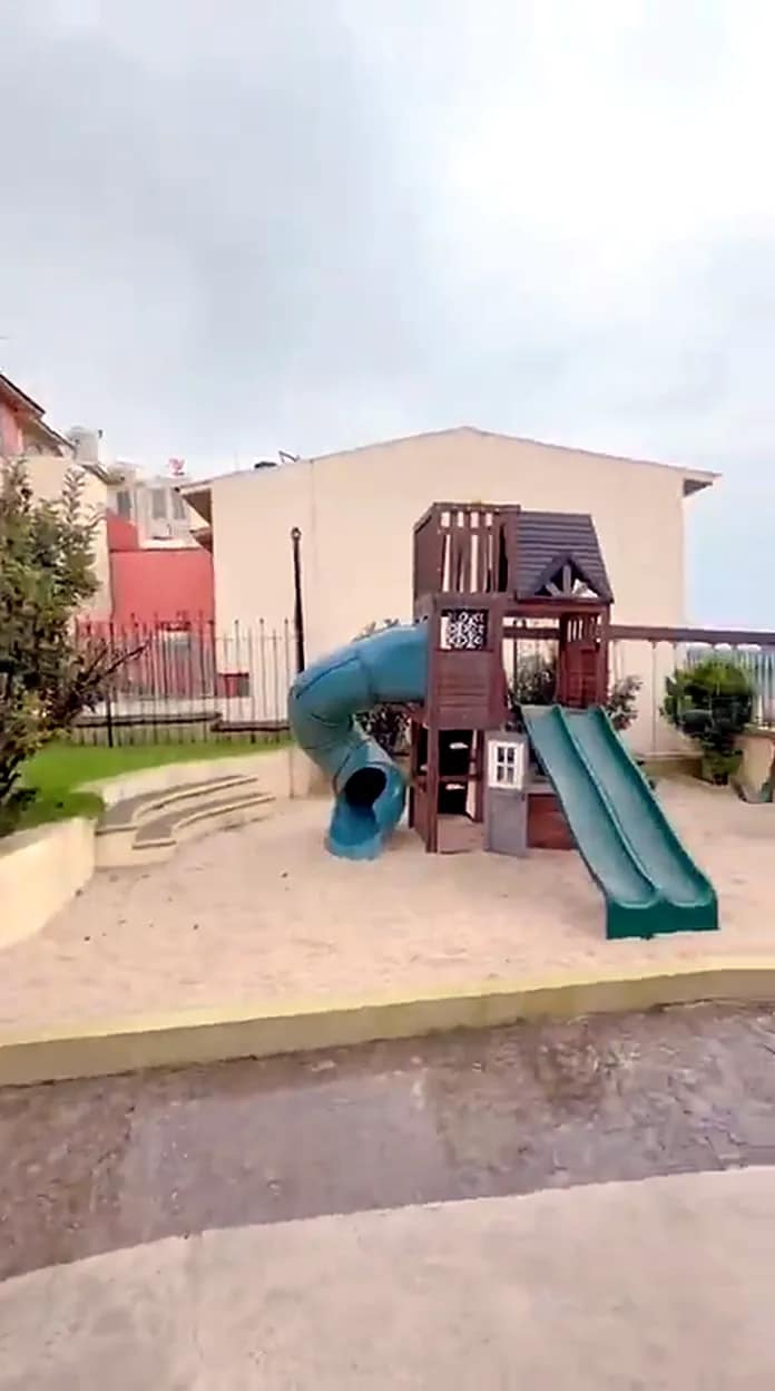 Juegos infantiles del condominio