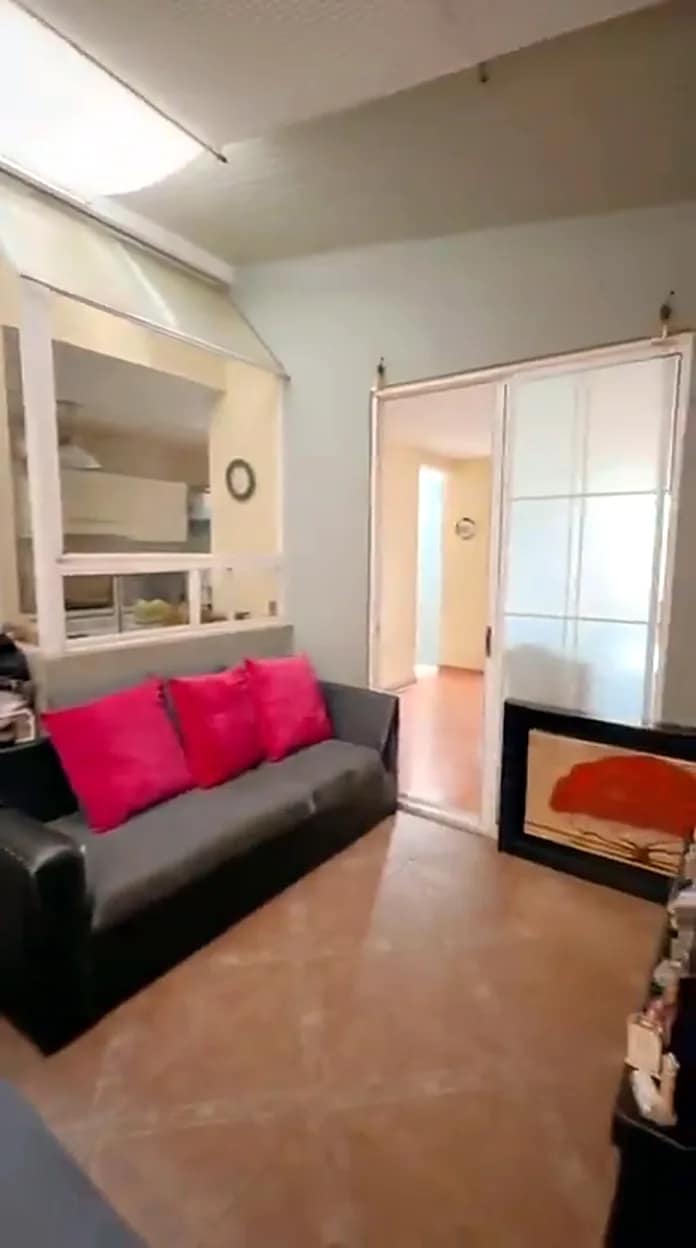 Sala de TV en el primer piso de la casa en venta